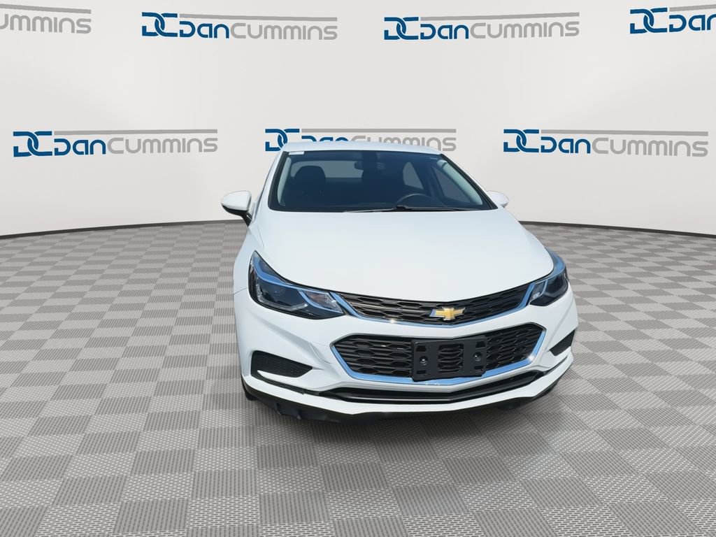 Used 2018 Chevrolet Cruze LT FWD image 3