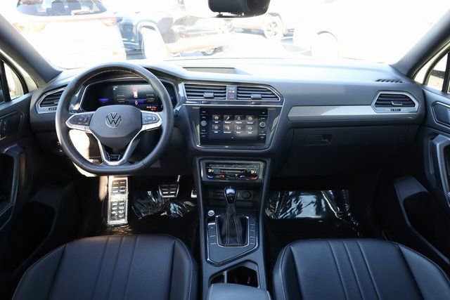 Used 2023 Volkswagen Tiguan SE R-Line image 12