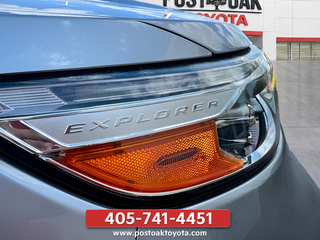Used 2021 Ford Explorer Limited w/ Equipment Group 301A AWD/4WD image 38