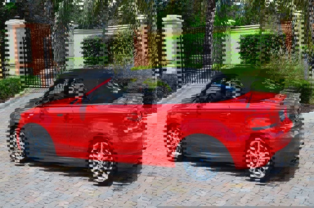 Used 2012 BMW 135i Convertible image 4