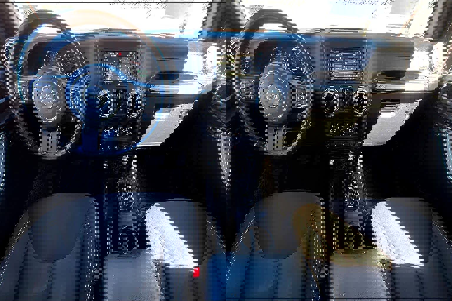 Used 2016 Jeep Wrangler Unlimited Rubicon w/ Connectivity Group image 12