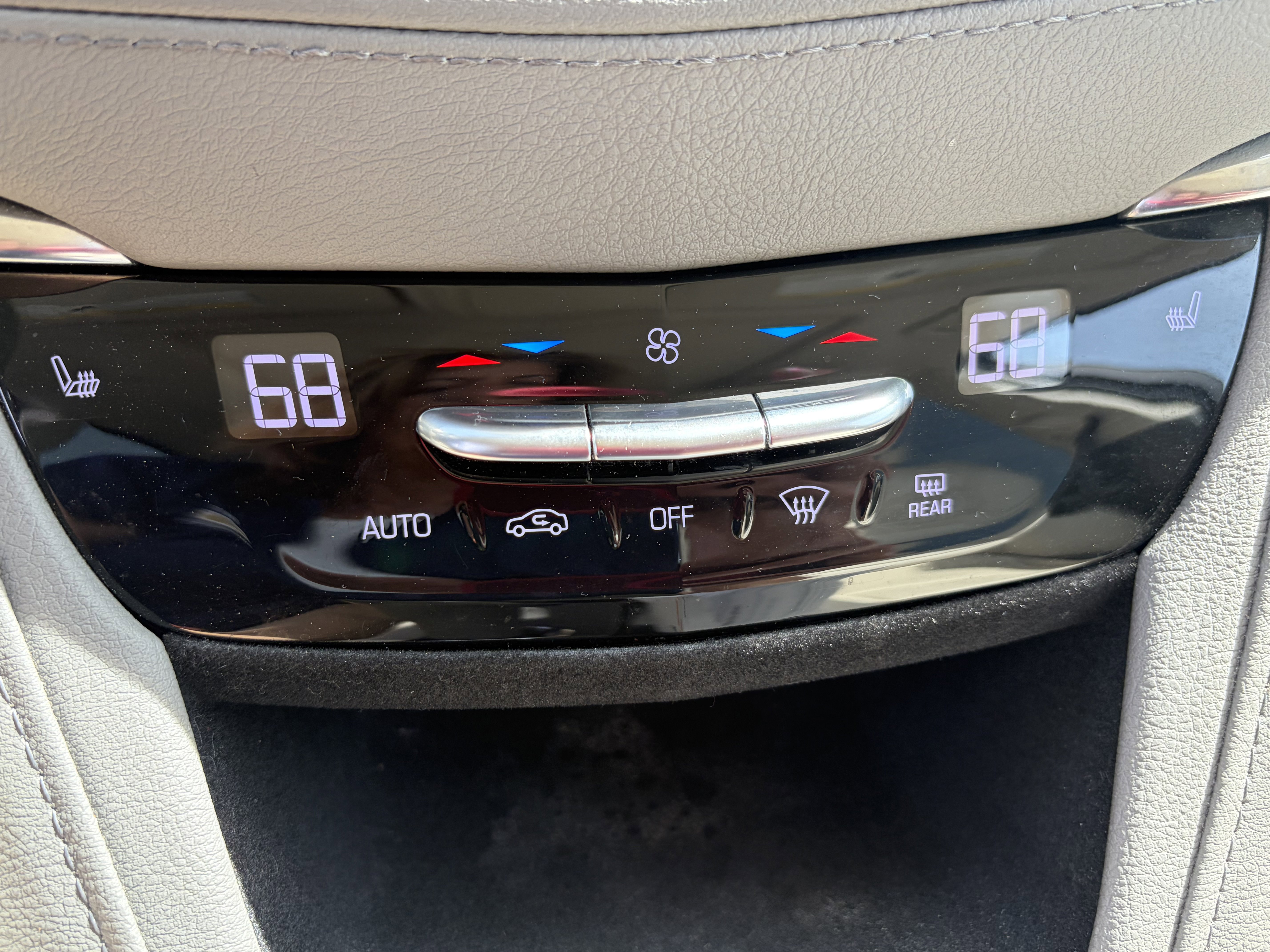 Used 2019 Cadillac XT5 Luxury AWD/4WD image 16