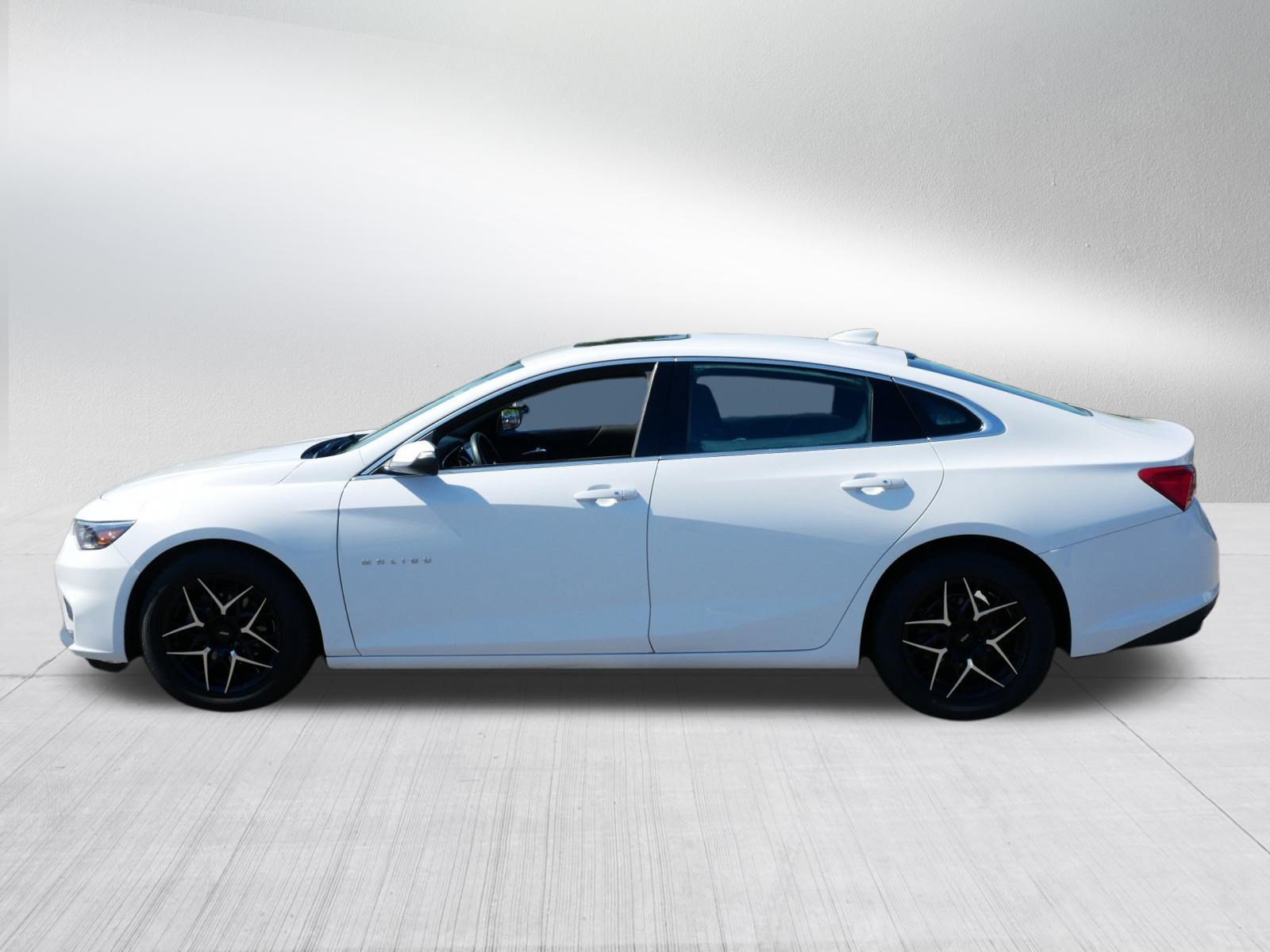 Used 2018 Chevrolet Malibu LT FWD image 4