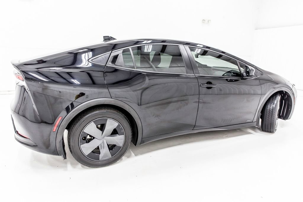 Used 2023 Toyota Prius LE image 8