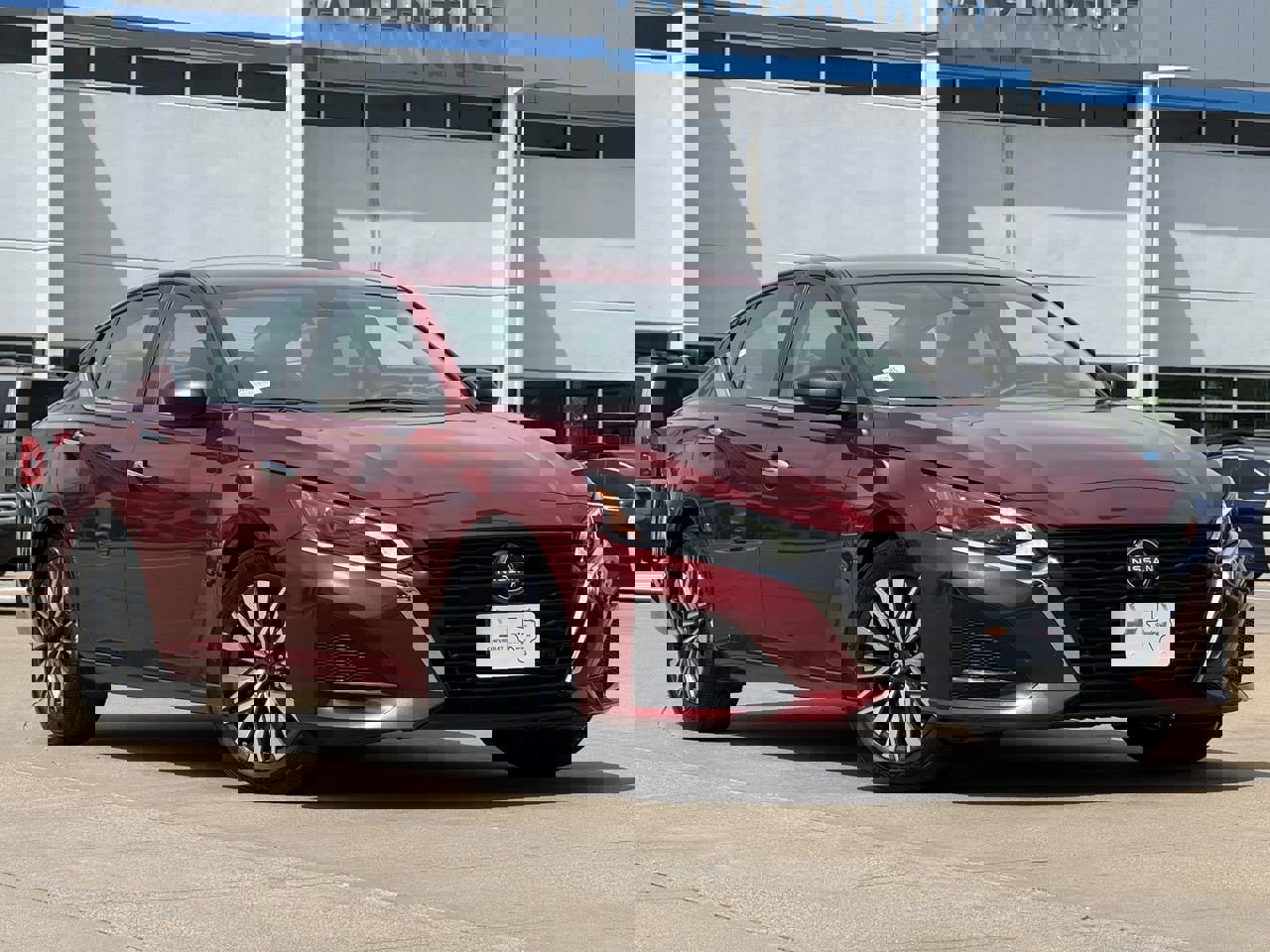 Used 2025 Nissan Altima 2.5 SV image 2