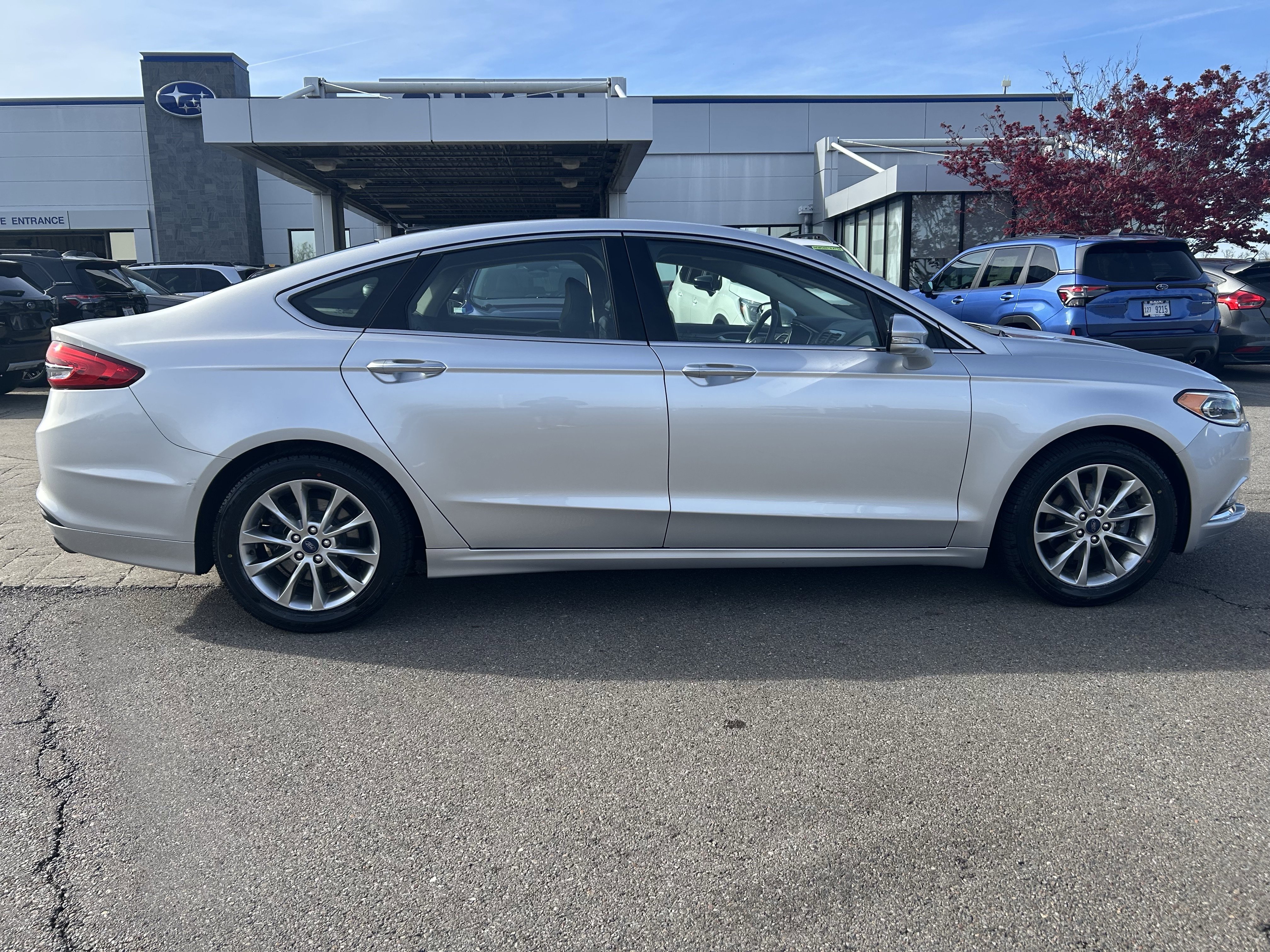 Used 2017 Ford Fusion SE w/ Fusion SE Technology Package image 8
