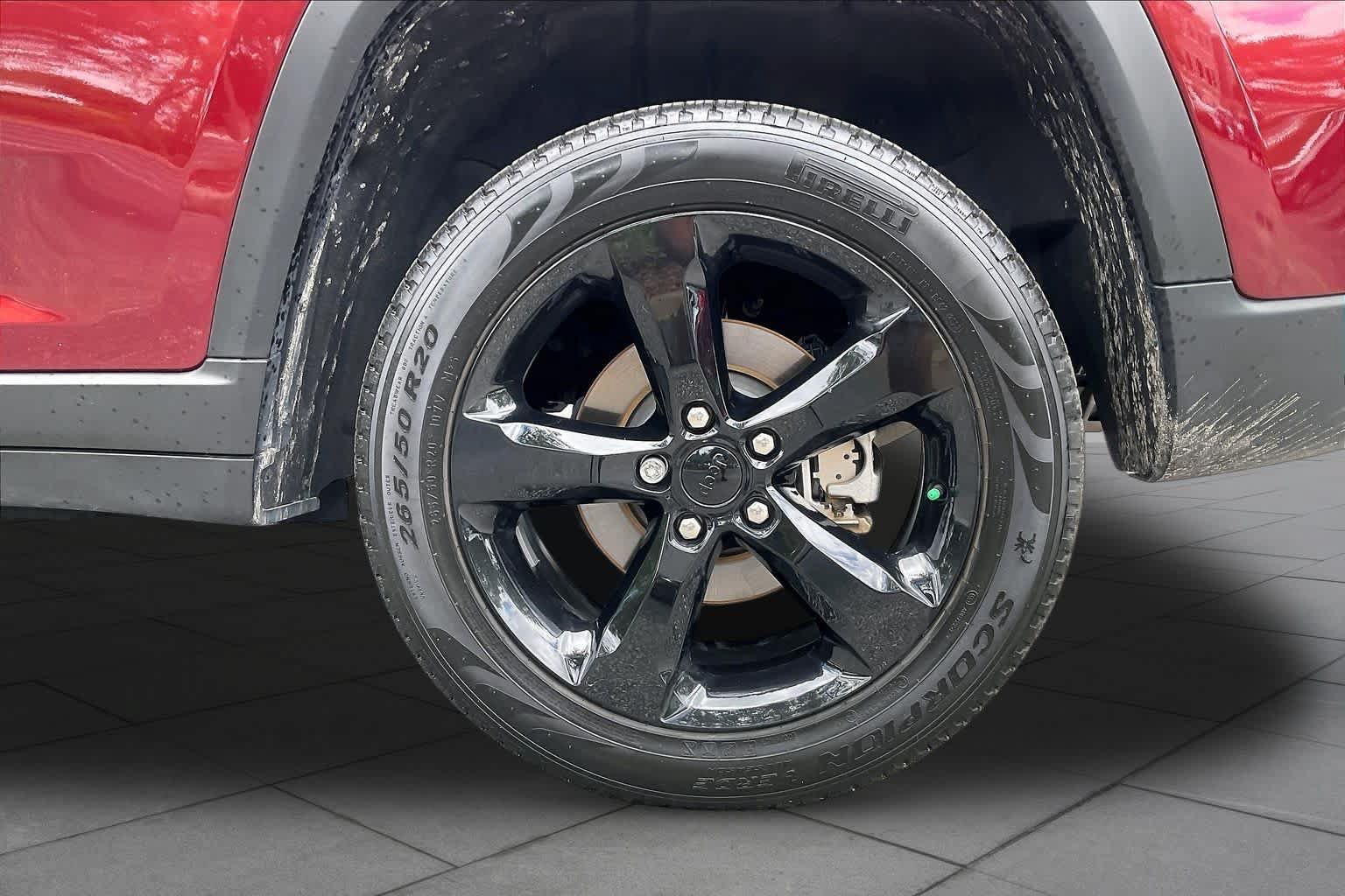 Used 2024 Jeep Grand Cherokee Limited w/ Black Appearance Package RWD image 10
