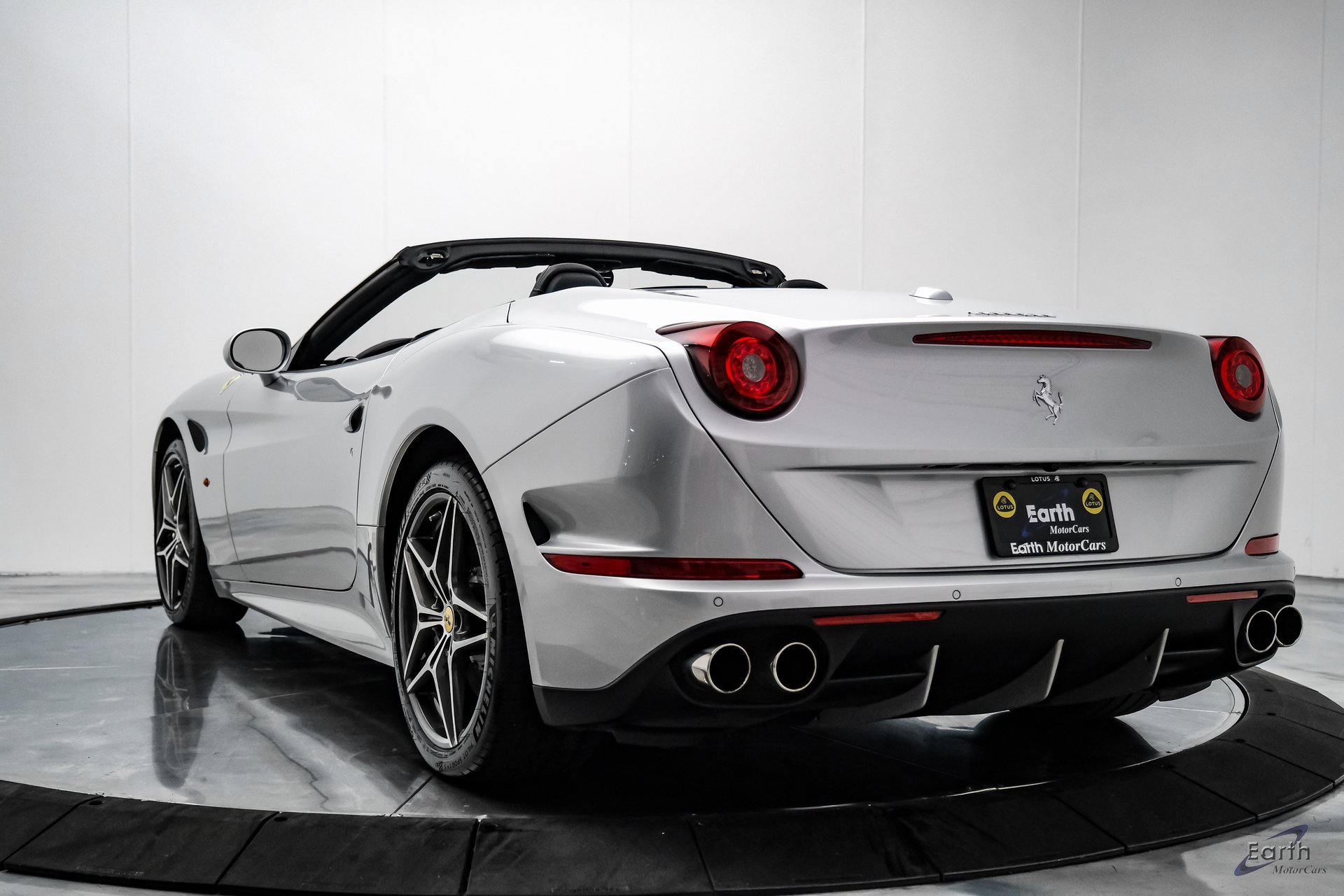 Used 2016 Ferrari California T image 14
