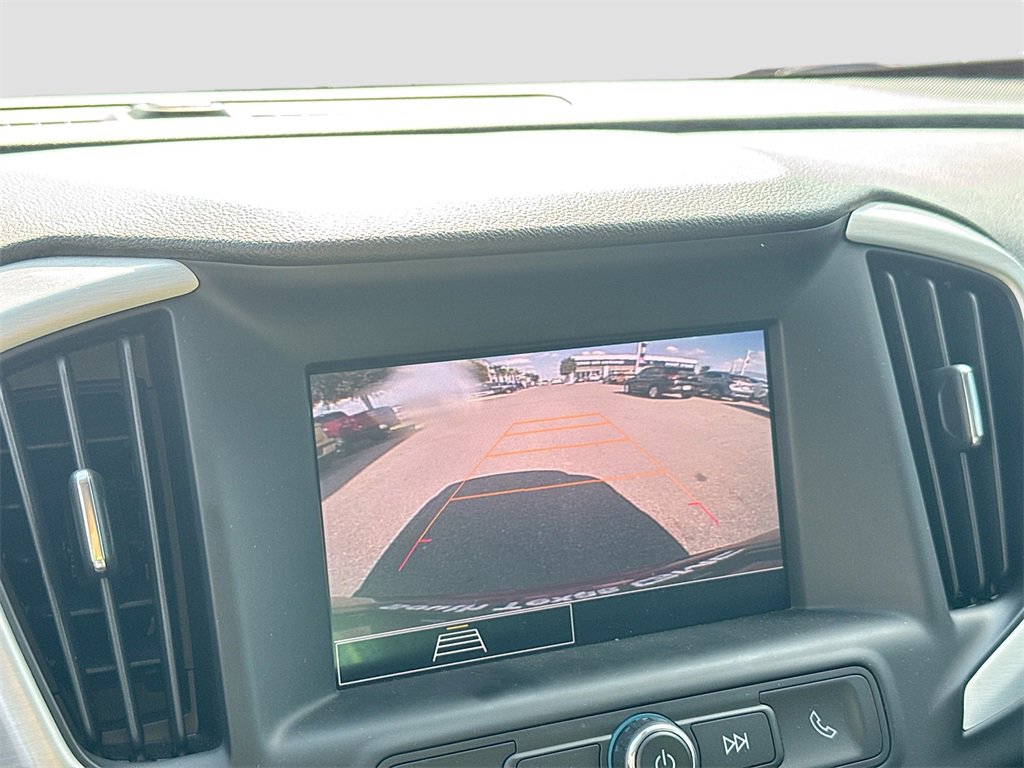 Used 2024 GMC Terrain SLE w/ Driver Convenience Package image 16