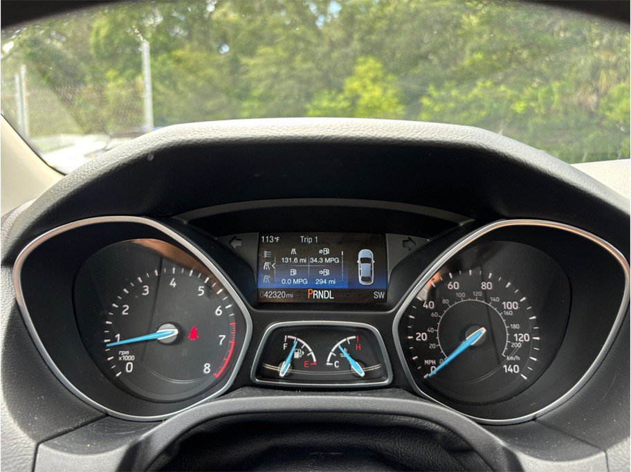 Used 2018 Ford Focus SE w/ SE Appearance Package FWD image 16