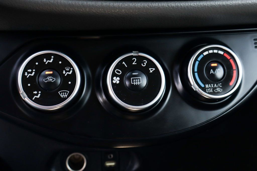 Used 2018 Toyota Yaris LE w/ Carpet Mat Package image 31