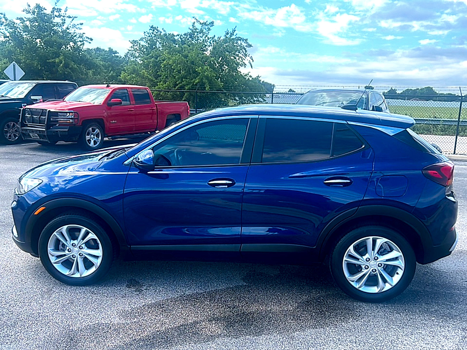 Used 2023 Buick Encore GX Preferred w/ Cold Weather Comfort Package FWD image 7