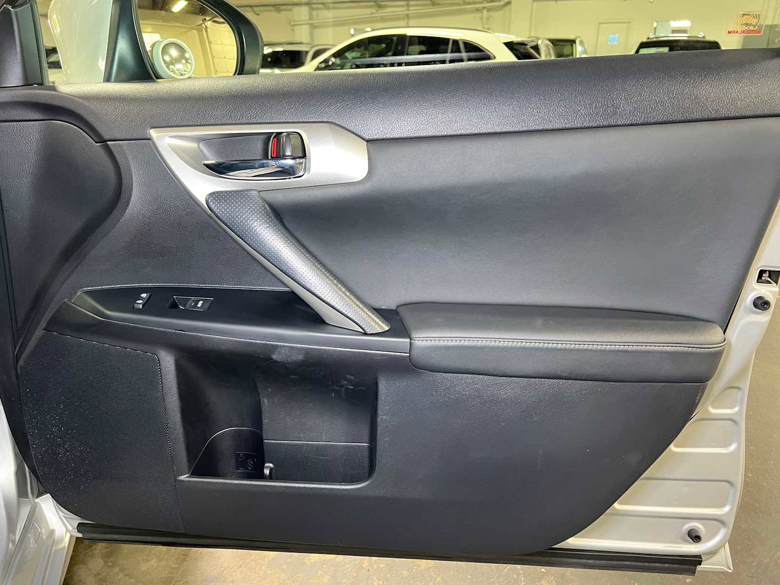 Used 2011 Lexus CT 200h Premium image 10