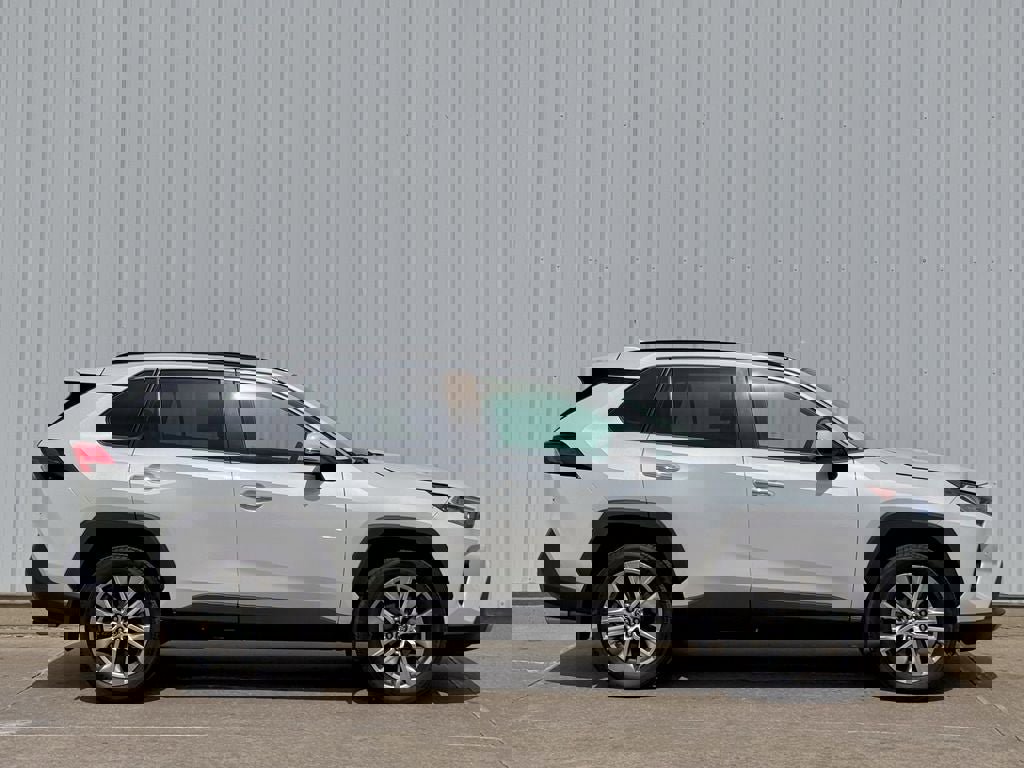 Used 2021 Toyota RAV4 Limited w/ Limited Grade Weather Package AWD/4WD image 7