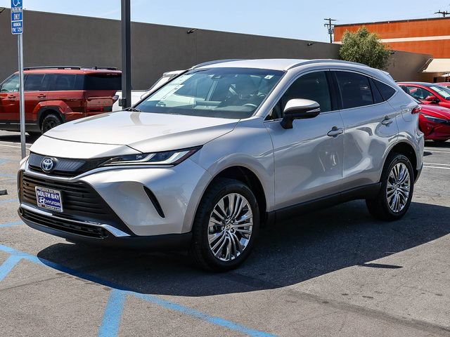 Used 2022 Toyota Venza XLE AWD/4WD image 3