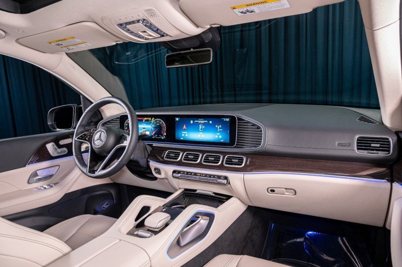 Certified 2026 Mercedes-Benz GLS 450 4MATIC image 4
