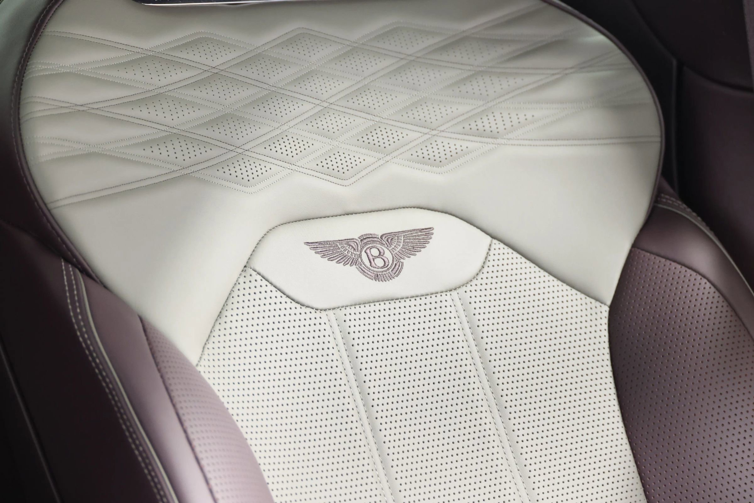 Used 2023 Bentley Bentayga Extended Wheelbase image 96