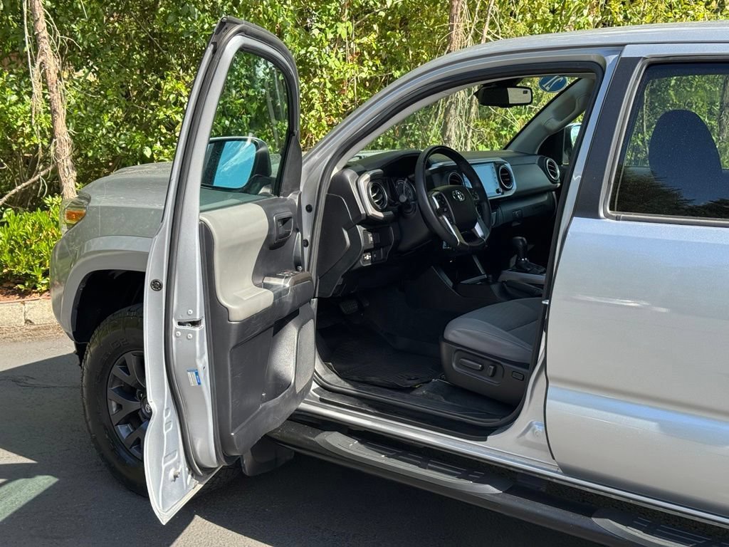 Used 2021 Toyota Tacoma SR5 w/ Technology Package AWD/4WD image 8