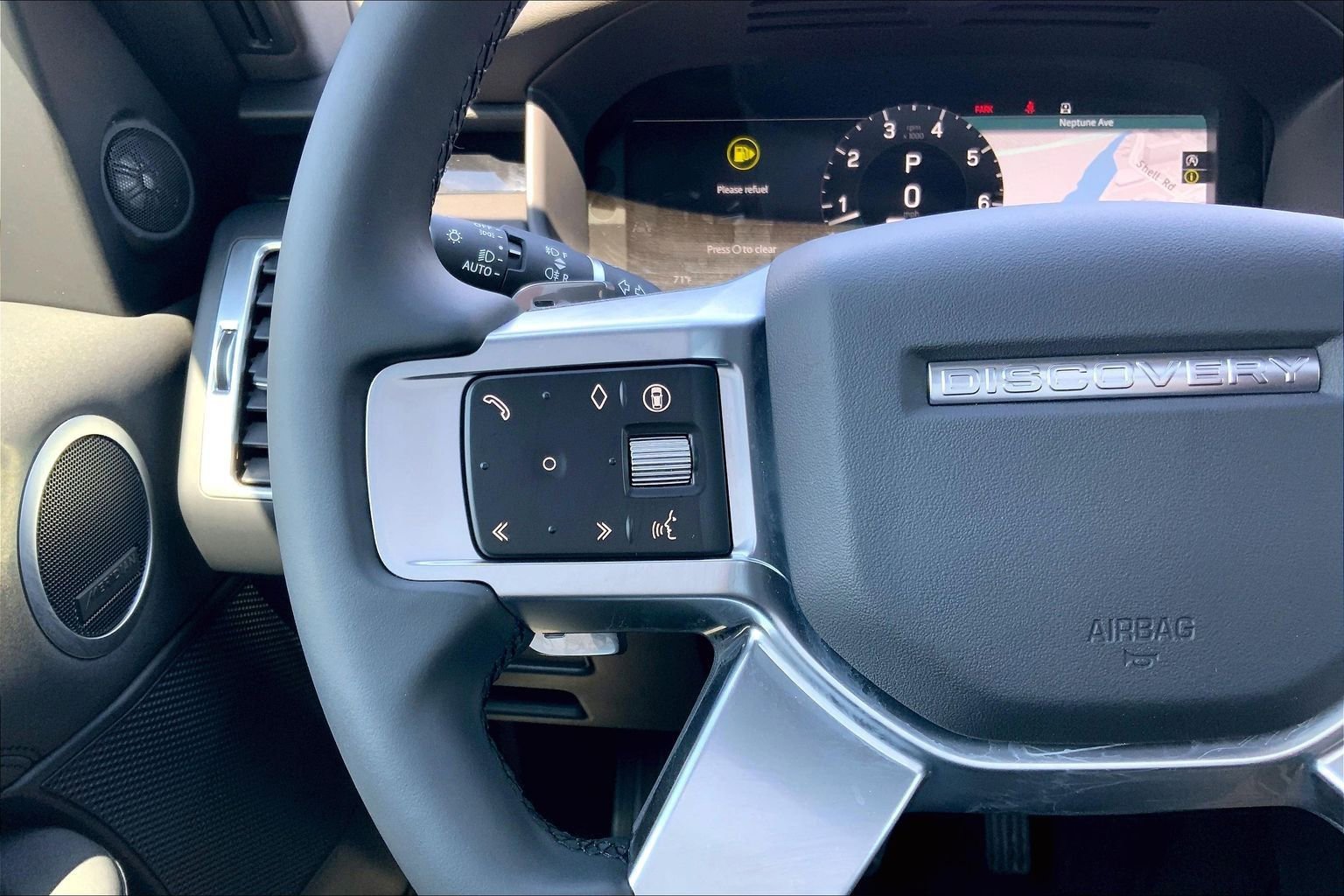 Used 2025 Land Rover Discovery S AWD/4WD image 23