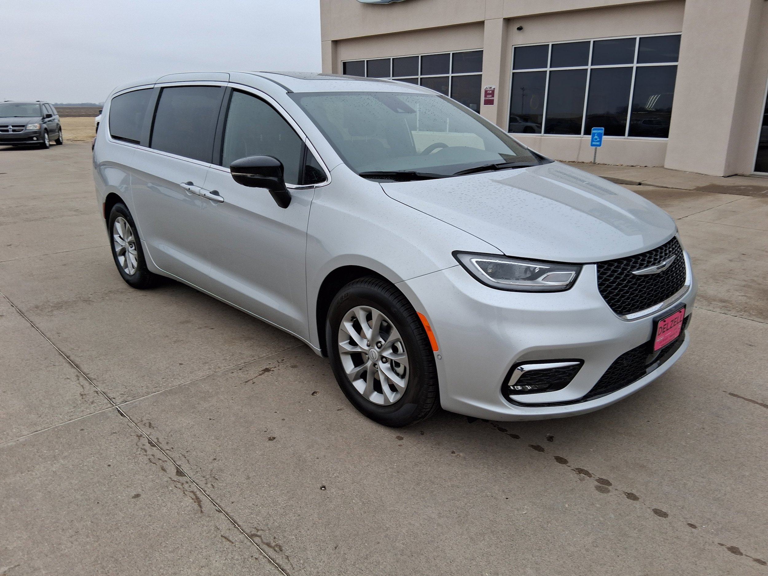 New 2026 Chrysler Pacifica Limited image 2