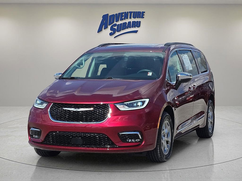 Used 2023 Chrysler Pacifica Limited image 2