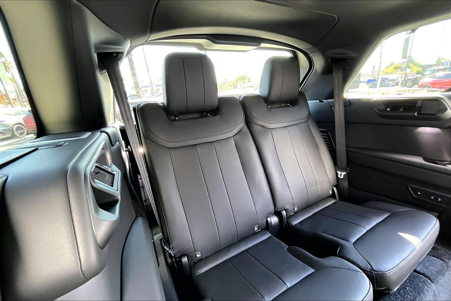 New 2026 Land Rover Range Rover Long Wheelbase SE AWD/4WD image 11
