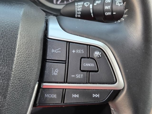 Used 2023 Toyota Highlander XLE FWD image 29