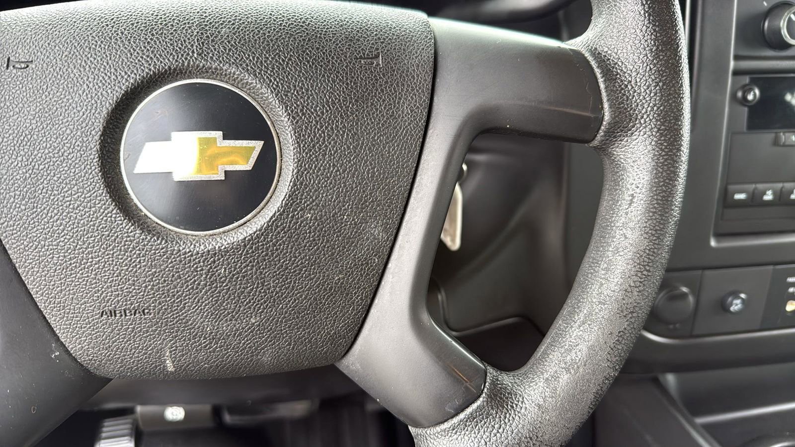 Used 2011 Chevrolet Express 2500 image 12
