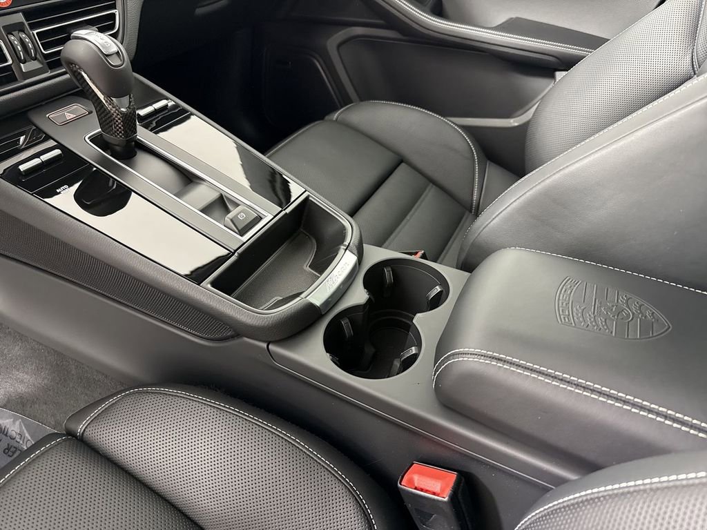 Certified 2025 Porsche Macan GTS AWD/4WD image 32