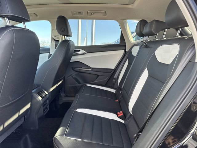 New 2026 Volkswagen Taos SEL image 9