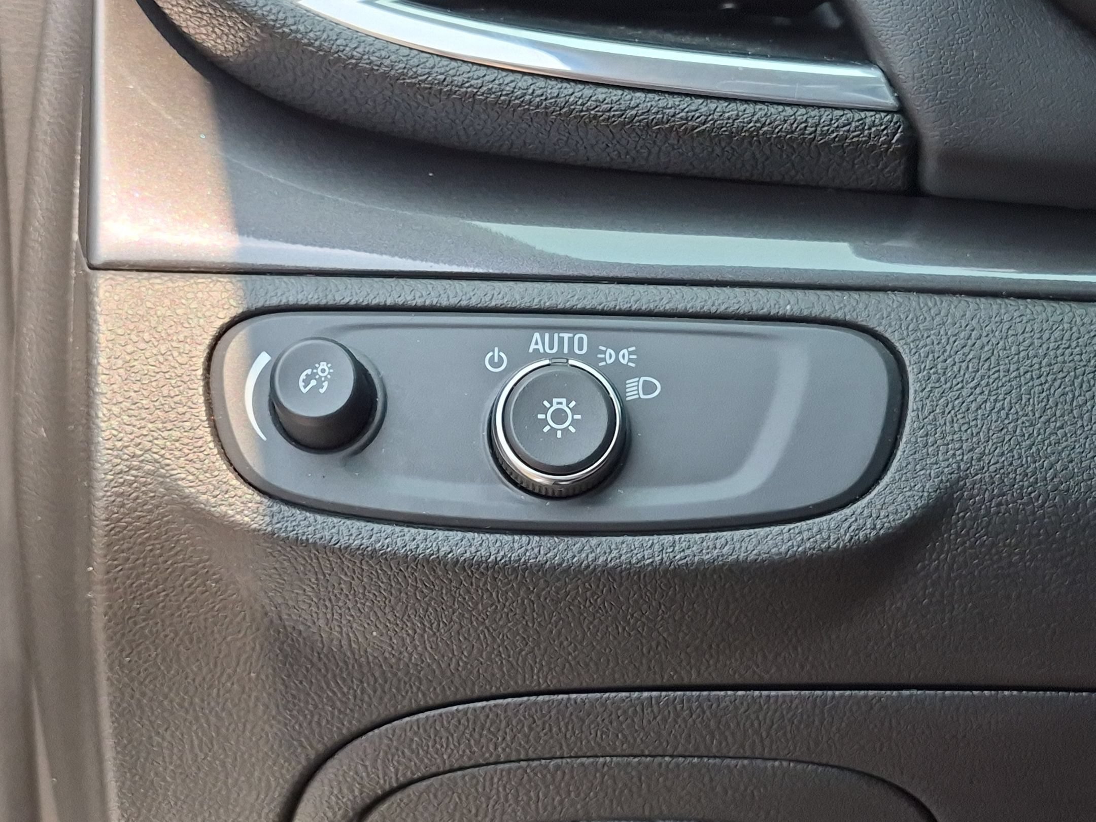 Certified 2019 Buick Encore Preferred w/ Safety Package FWD image 16