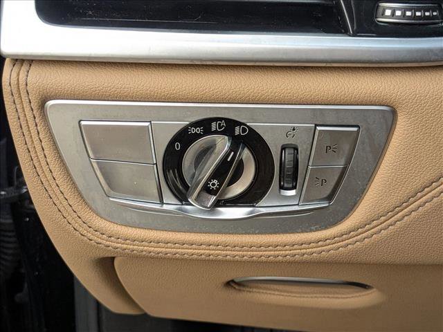 Used 2022 BMW 740i w/ Premium Package RWD image 12