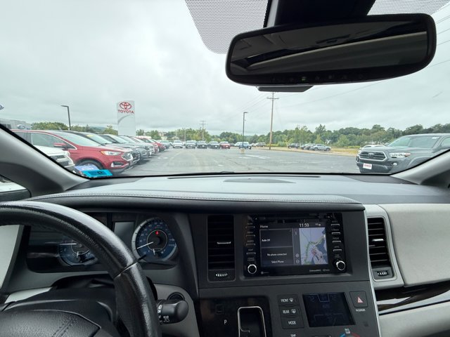 Used 2020 Toyota Sienna XLE Premium AWD/4WD image 2