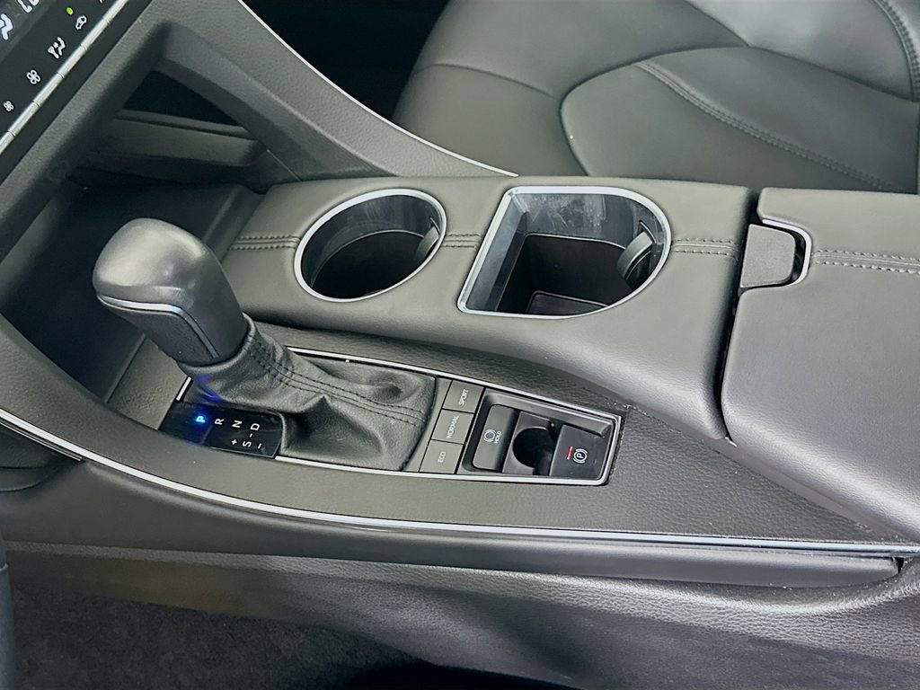 Used 2022 Toyota Avalon XLE image 16