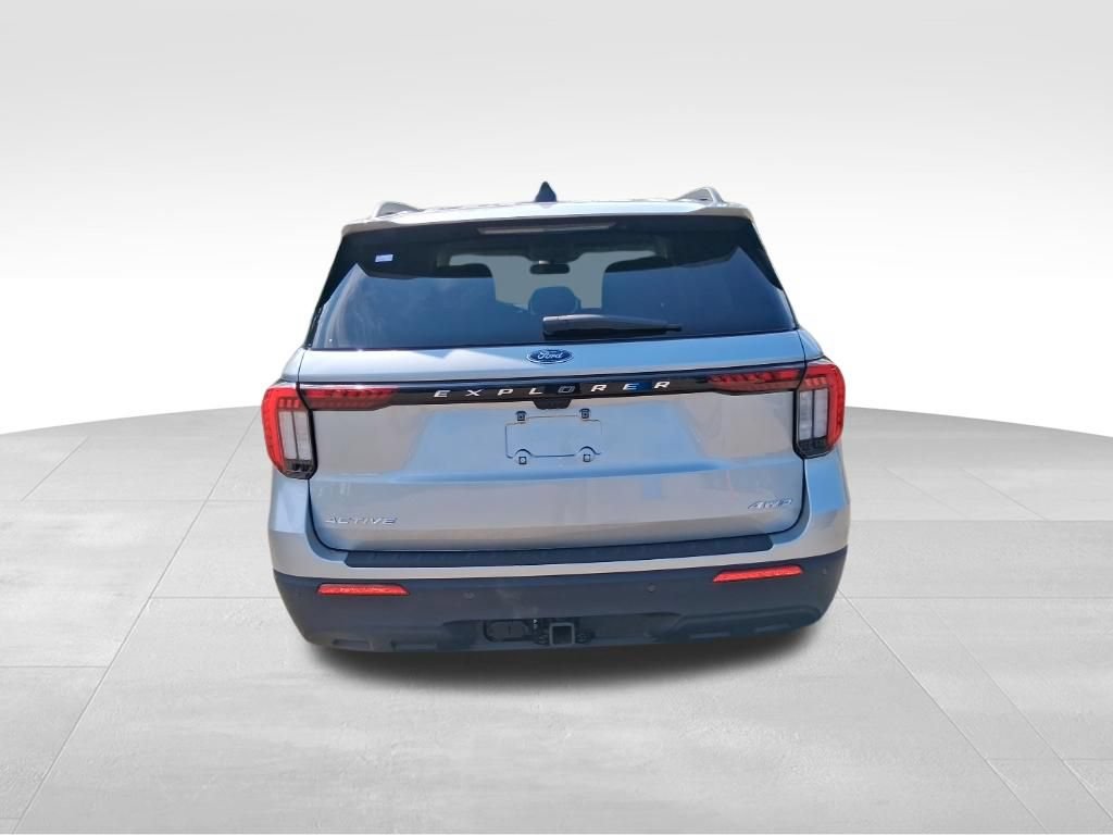 Used 2025 Ford Explorer Active AWD/4WD image 7