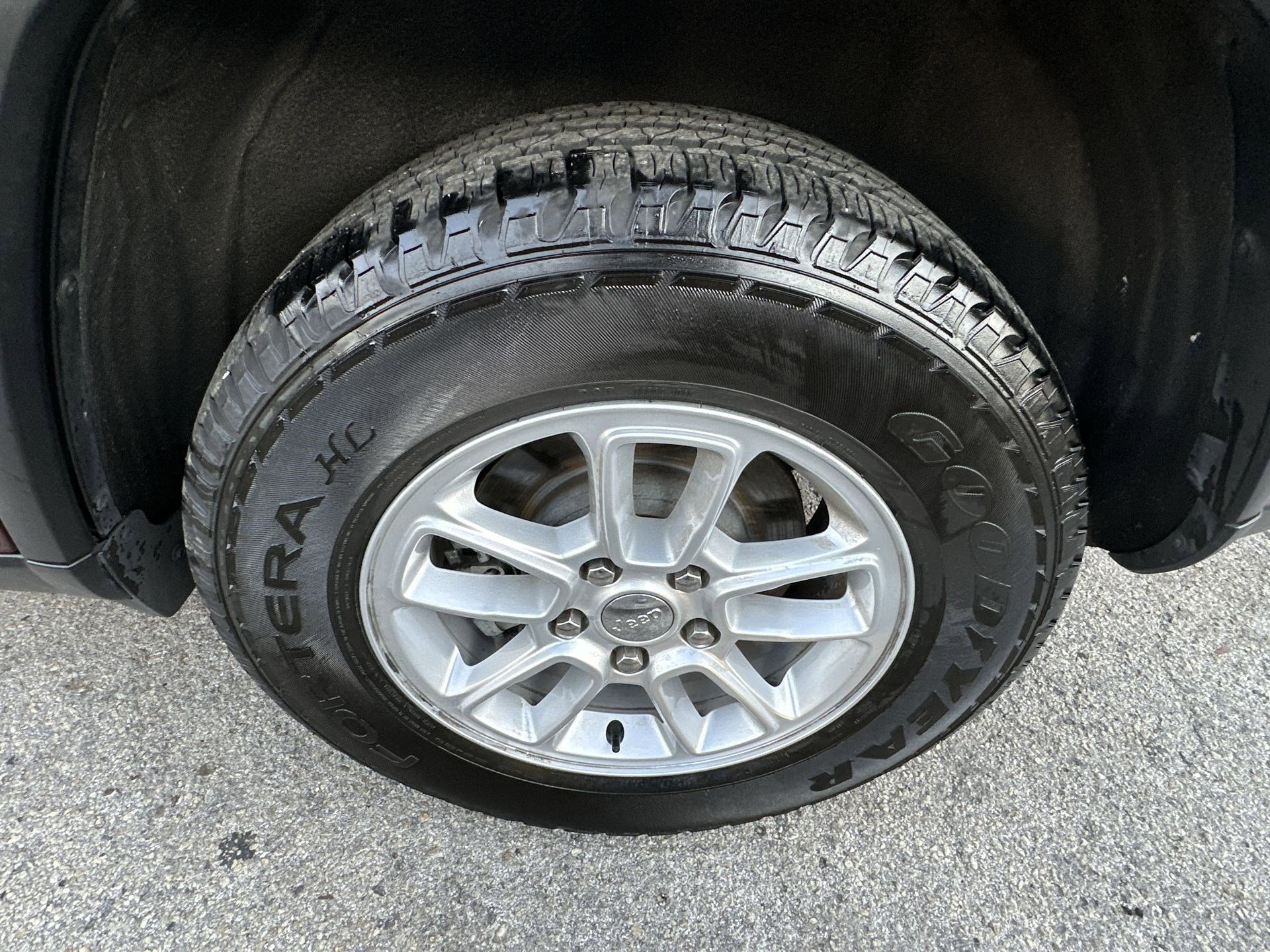 Used 2019 Jeep Grand Cherokee Laredo image 19