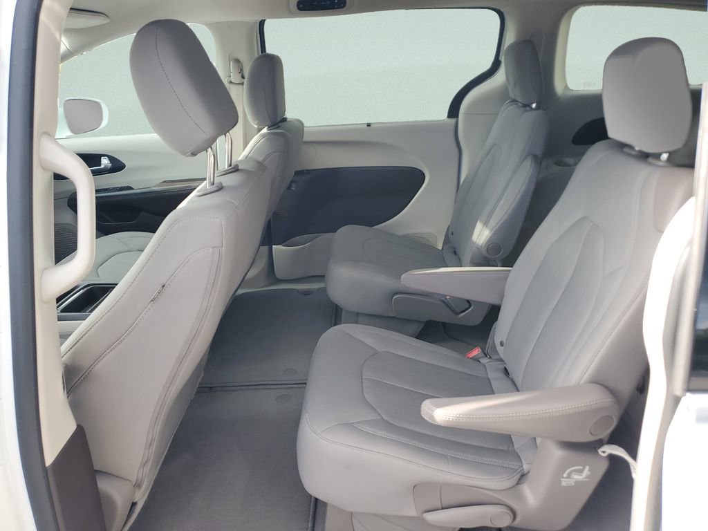 Used 2021 Chrysler Pacifica Touring image 10