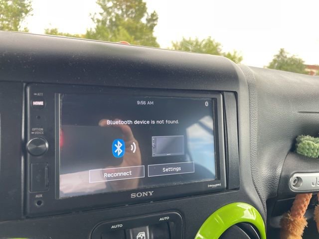 Used 2016 Jeep Wrangler Unlimited Sahara w/ Connectivity Group image 18