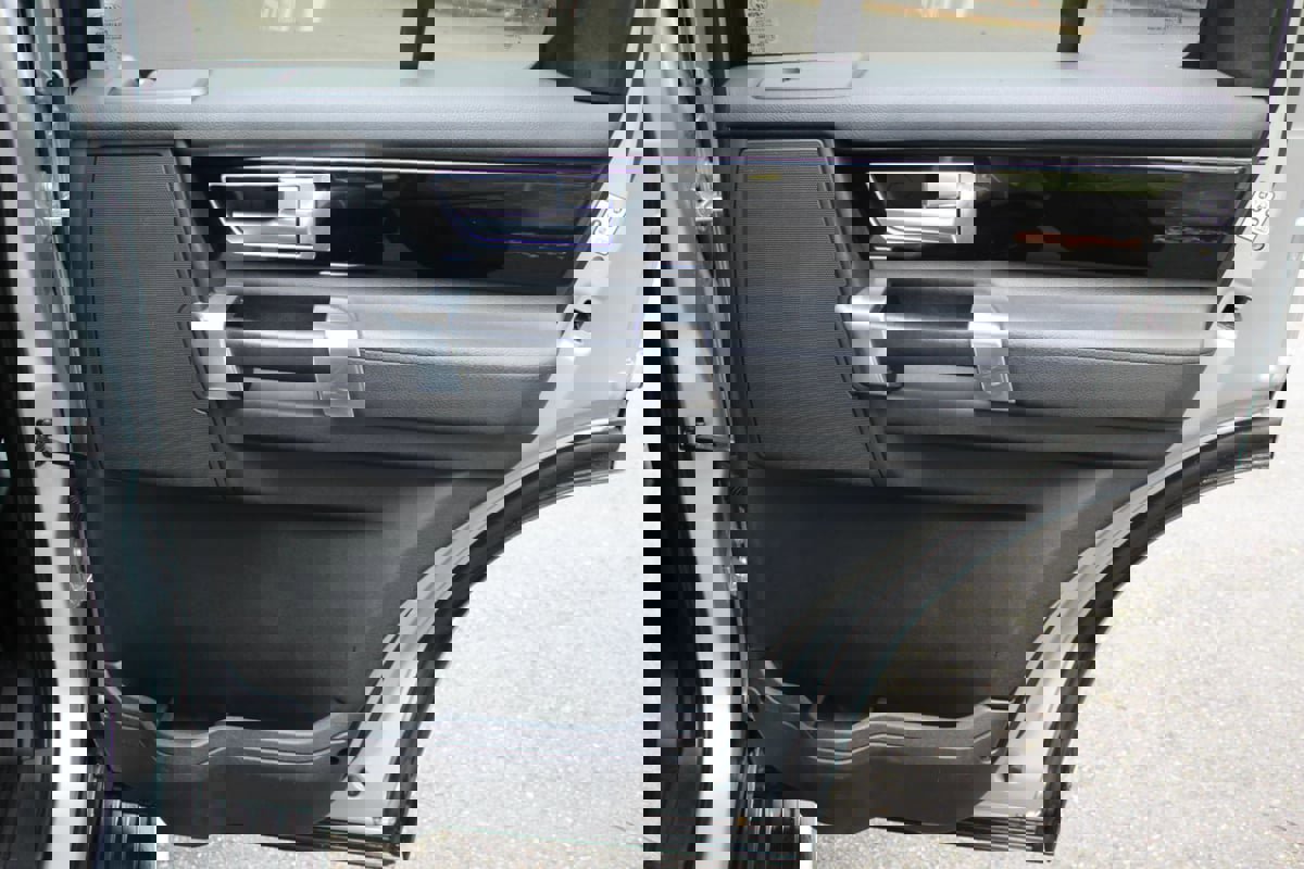 Used 2015 Land Rover LR4 image 31