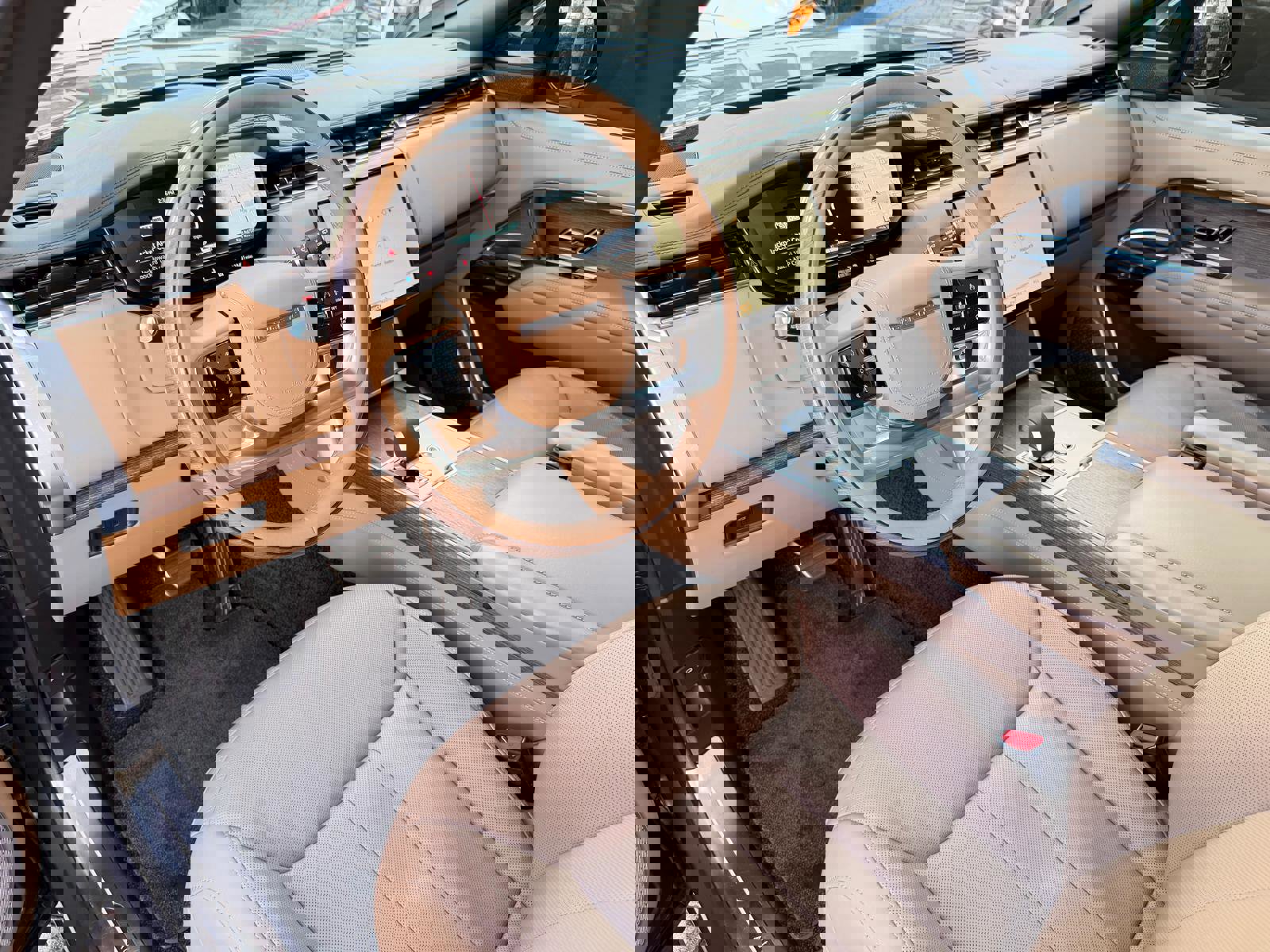 Used 2024 Land Rover Range Rover Long Wheelbase Autobiography image 36