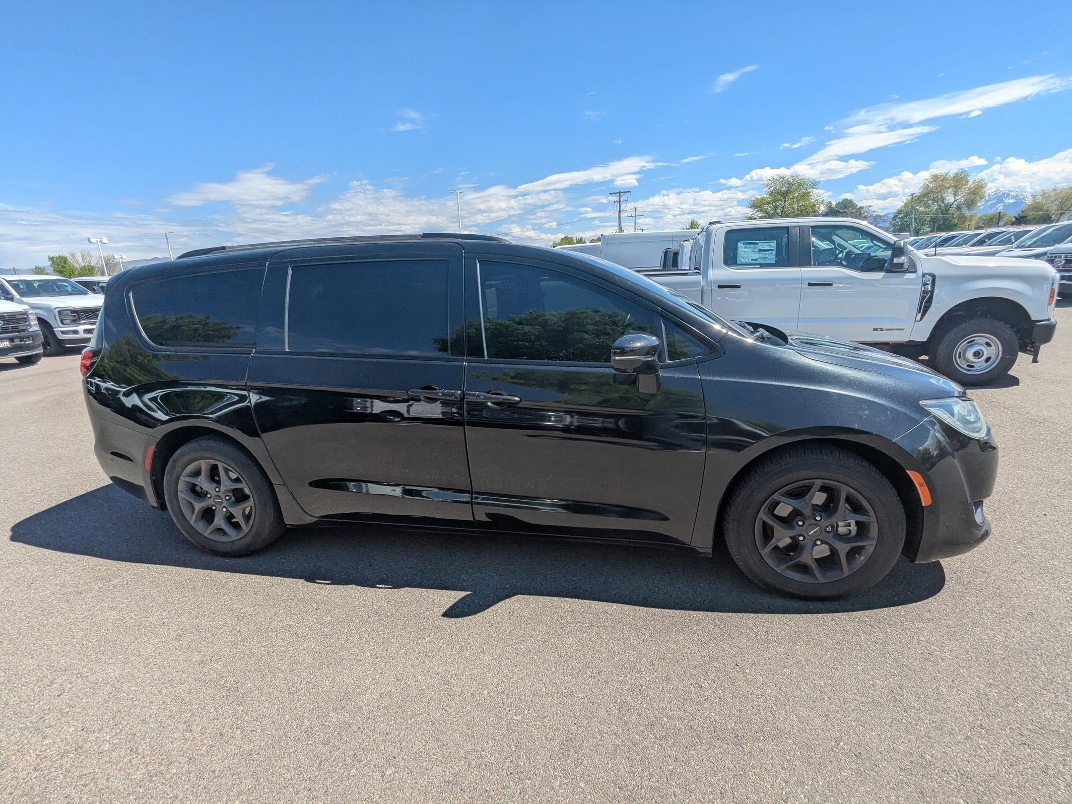 Used 2018 Chrysler Pacifica Limited w/ Advanced Safetytec Group image 2