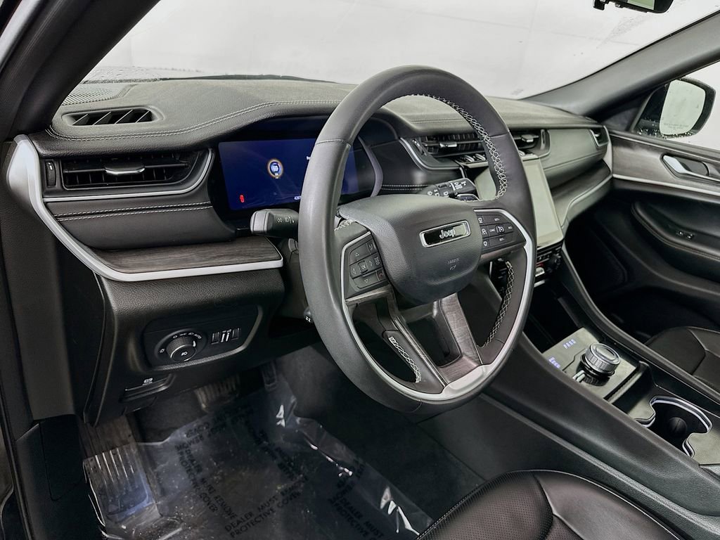 Certified 2024 Jeep Grand Cherokee L Limited w/ Luxury Tech Group II image 17