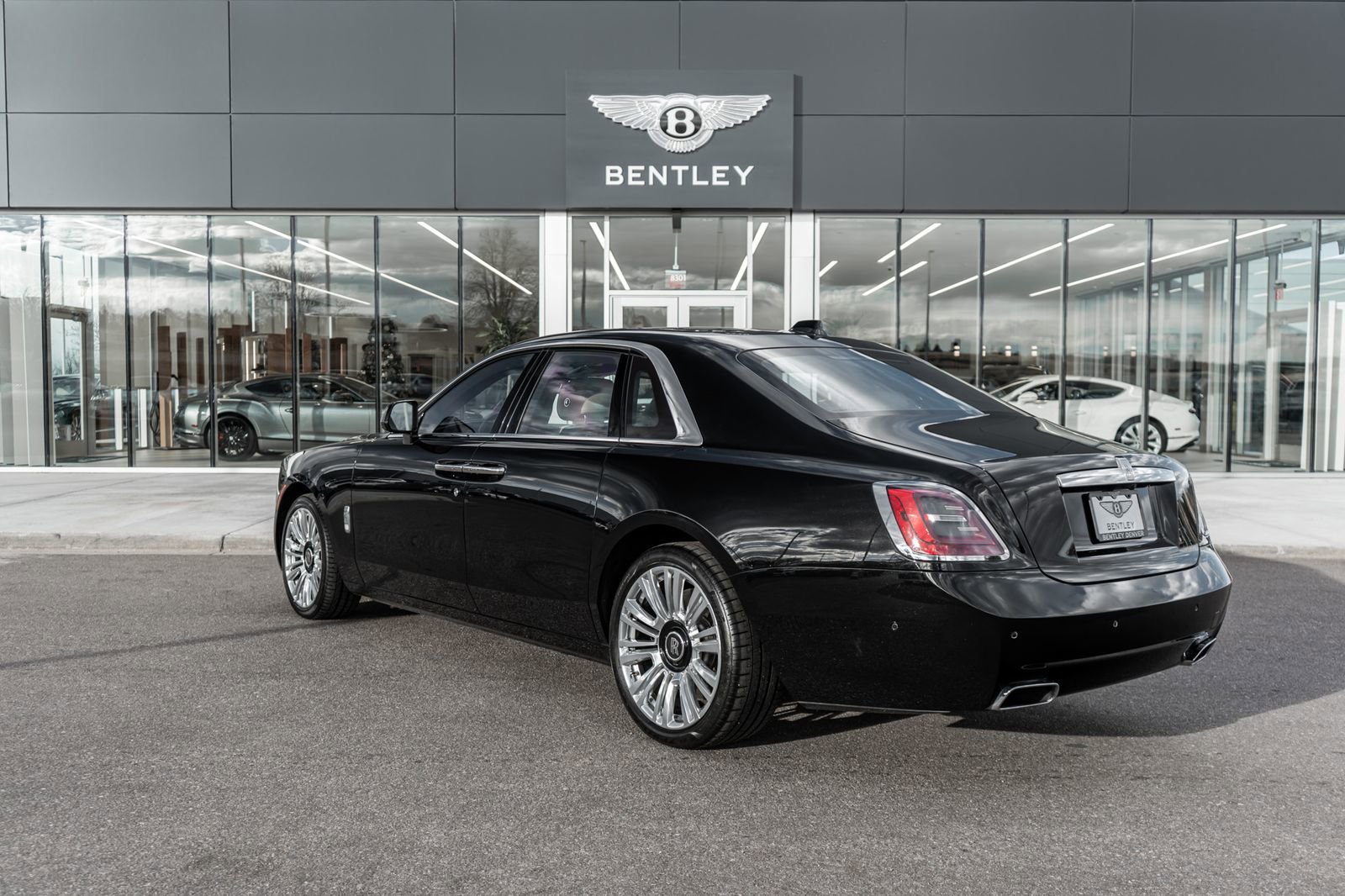 Used 2022 Rolls-Royce Ghost w/ Ghost Package image 8