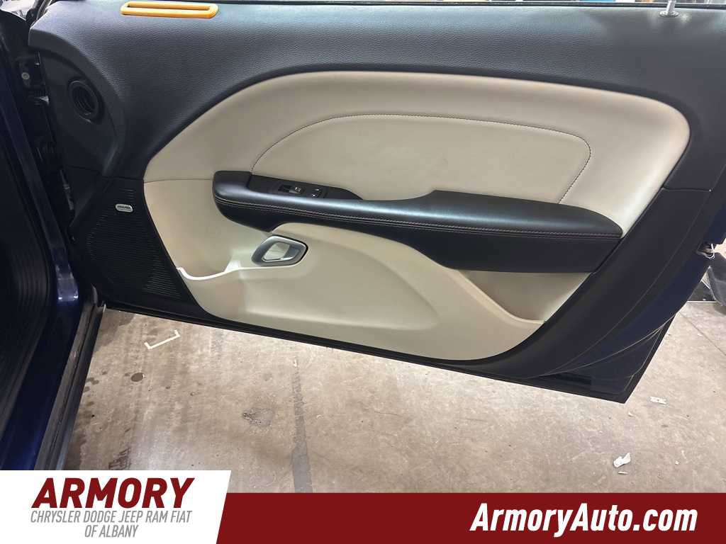 Used 2015 Dodge Challenger R/T Plus image 29