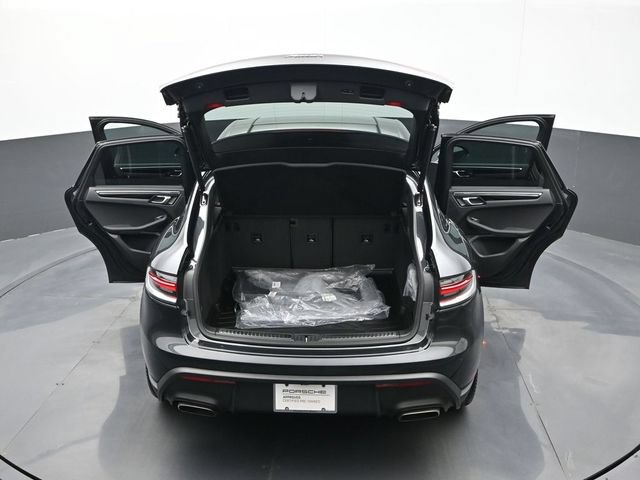 Certified 2025 Porsche Macan AWD/4WD image 27