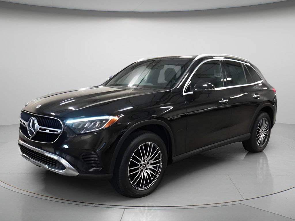 Used 2024 Mercedes-Benz GLC 300 4MATIC image 2