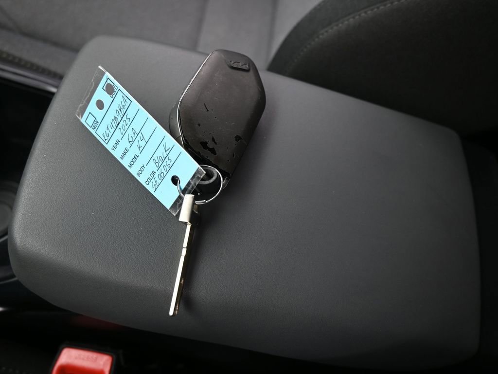 Used 2025 Kia K4 LX image 18