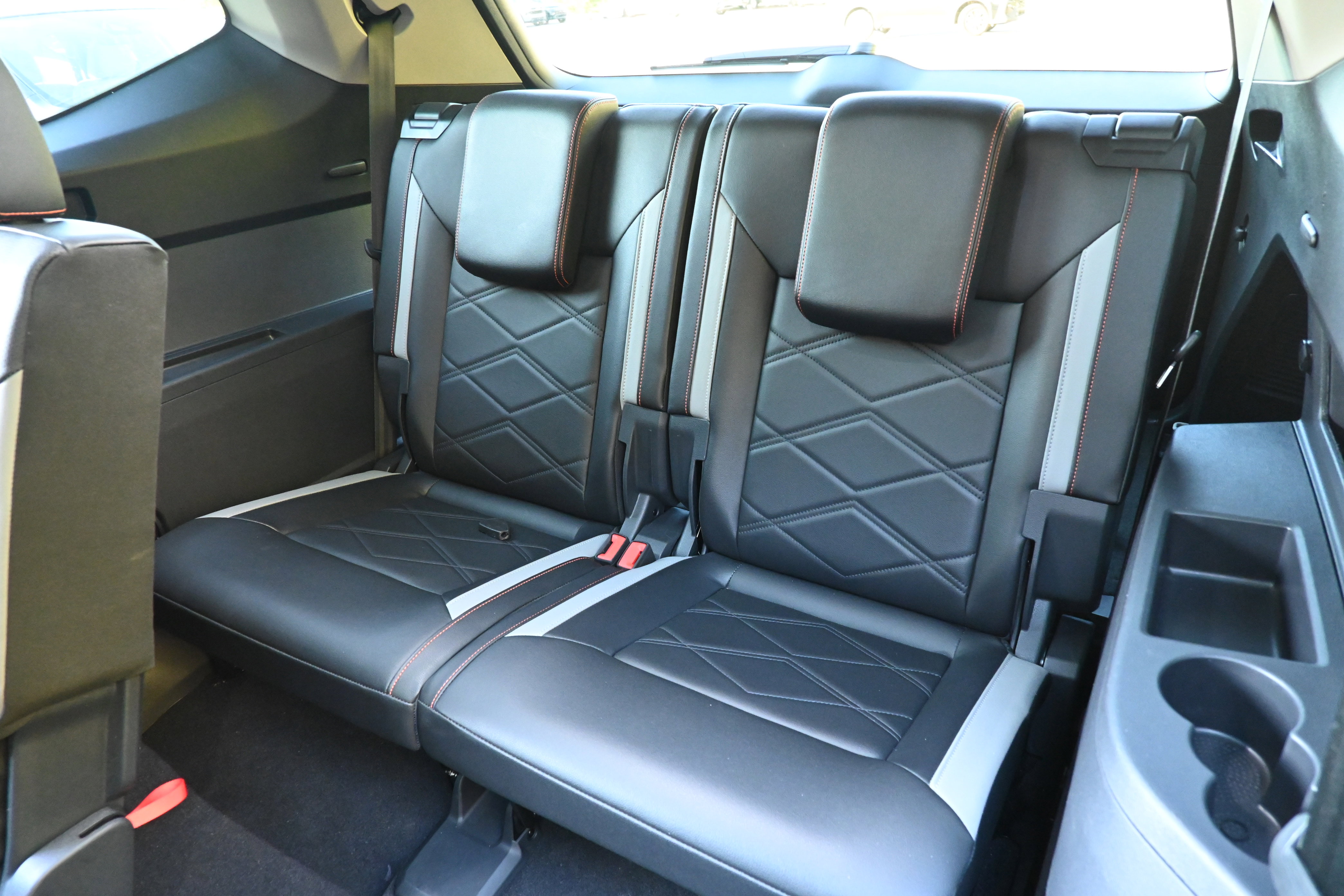 Used 2025 Volkswagen Atlas Peak Edition SE image 19