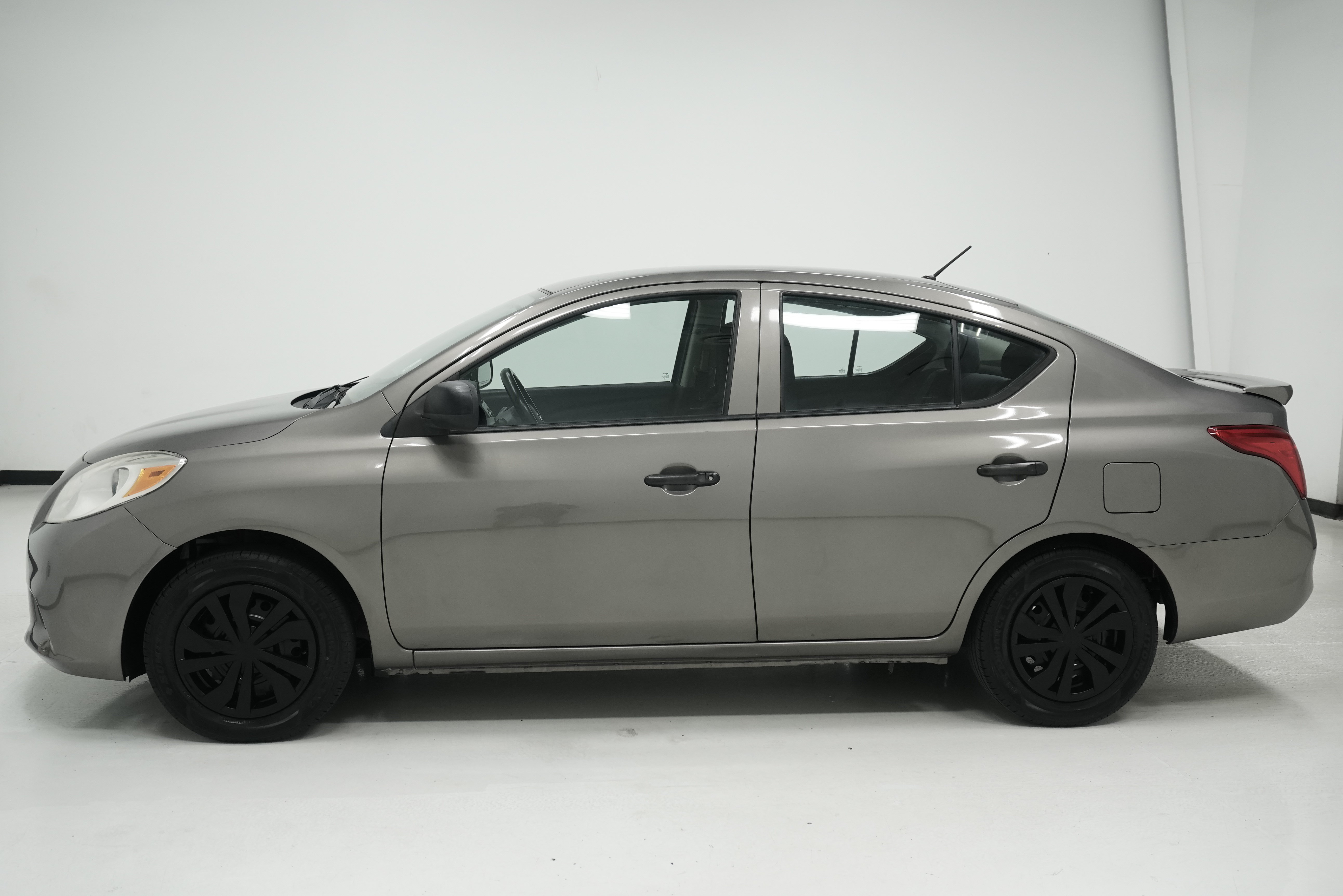 Used 2014 Nissan Versa S Plus FWD image 7