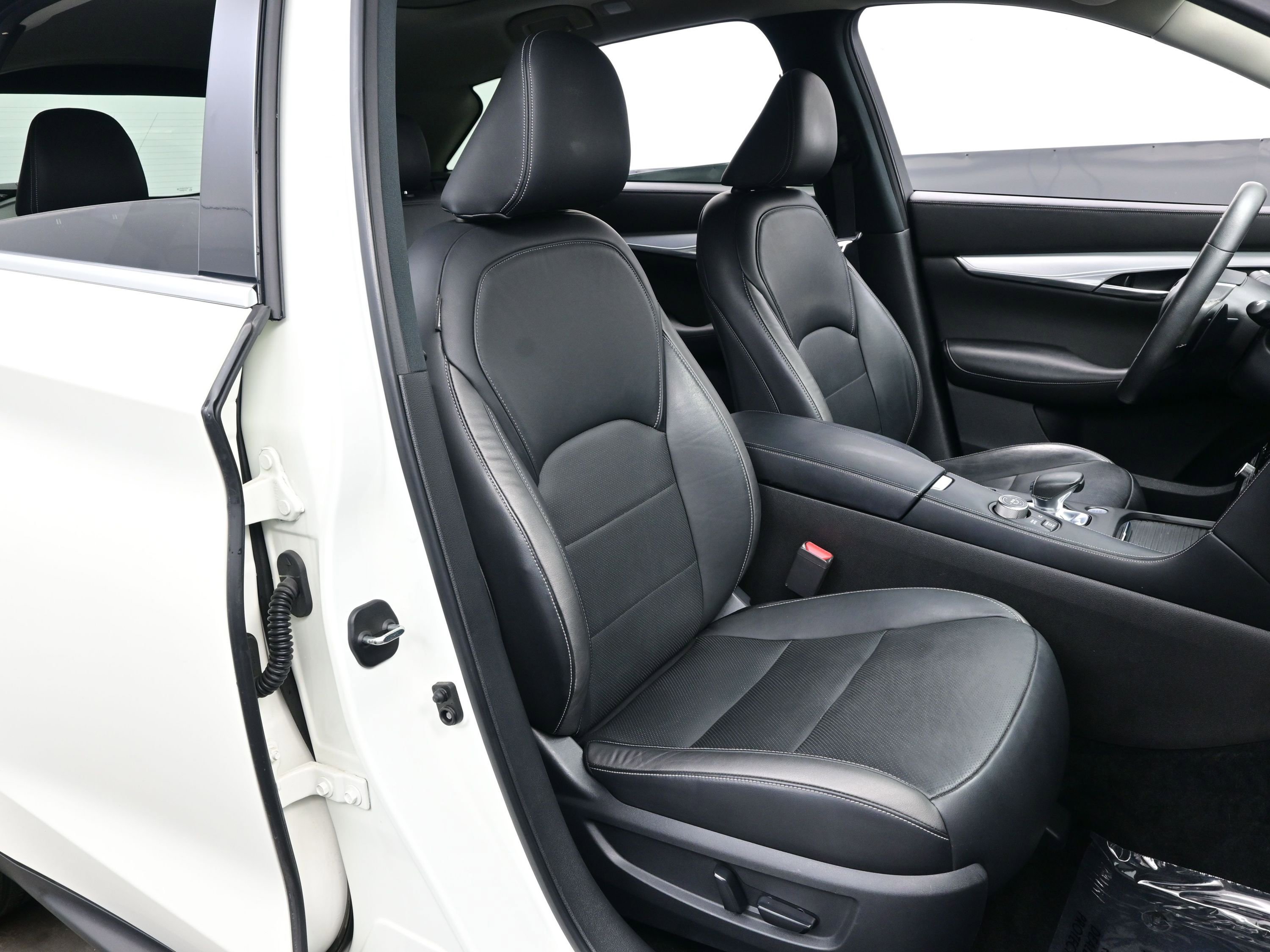 Used 2019 INFINITI QX50 Essential w/ Premium Heat Package image 14